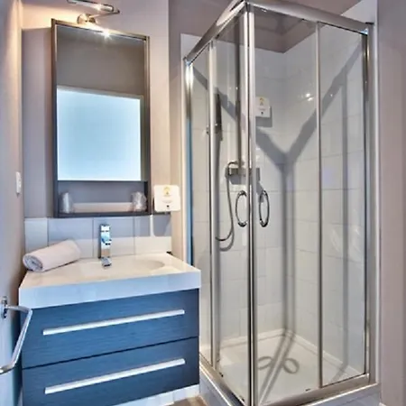 Adonis Bayonne Отель Lahonce