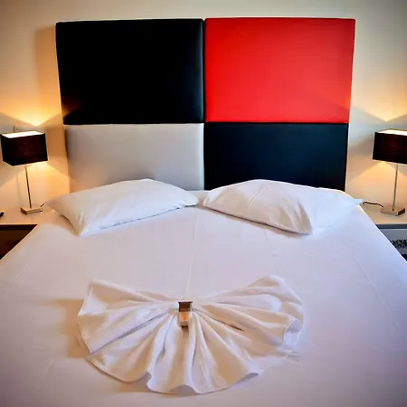 Adonis Bayonne Hotel 3*