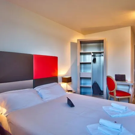 Adonis Bayonne Hotel