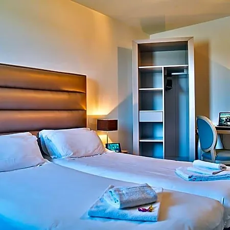 Adonis Hotel 3*