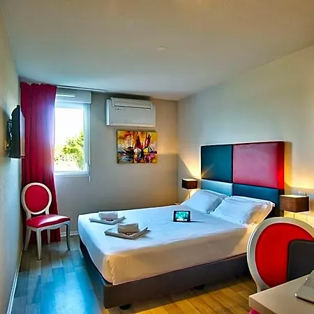 Adonis Hotel 3*