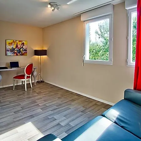 Adonis Hotel 3*