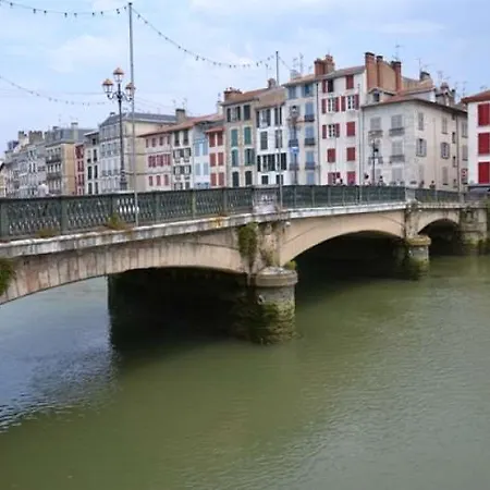 Adonis Bayonne Отель