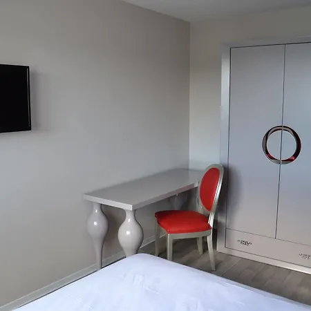 Adonis Bayonne Hotel 3*