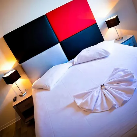 Adonis Bayonne Hotel