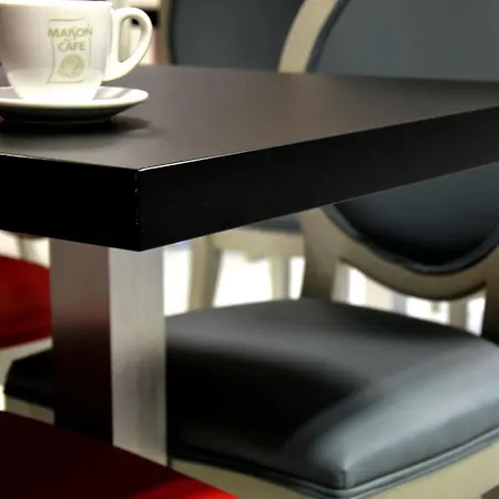 Adonis Bayonne Отель Lahonce