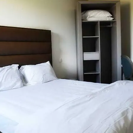 Adonis Bayonne Отель Lahonce