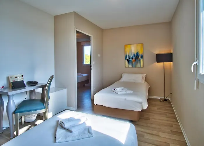 Adonis Bayonne Hotel 3*