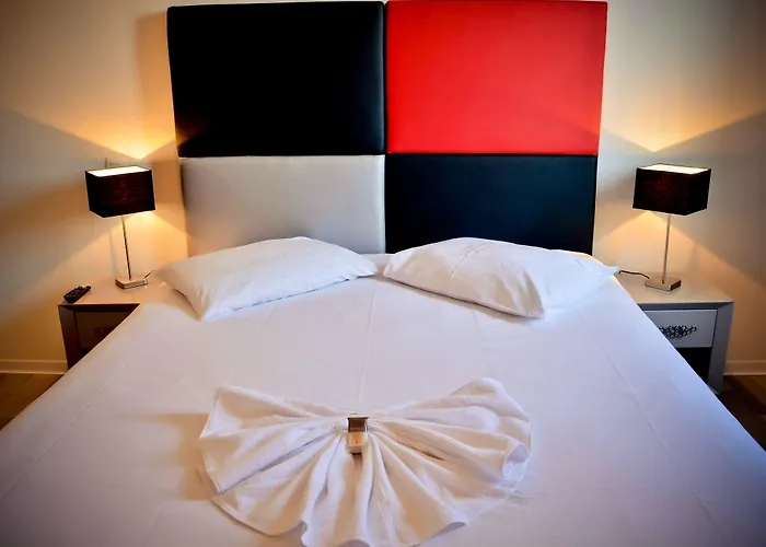 Adonis Bayonne Hotel 3*