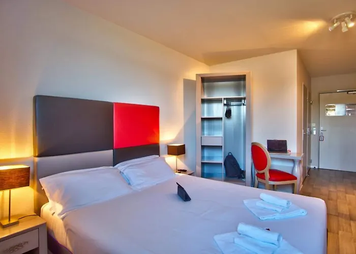 Adonis Bayonne Hotel