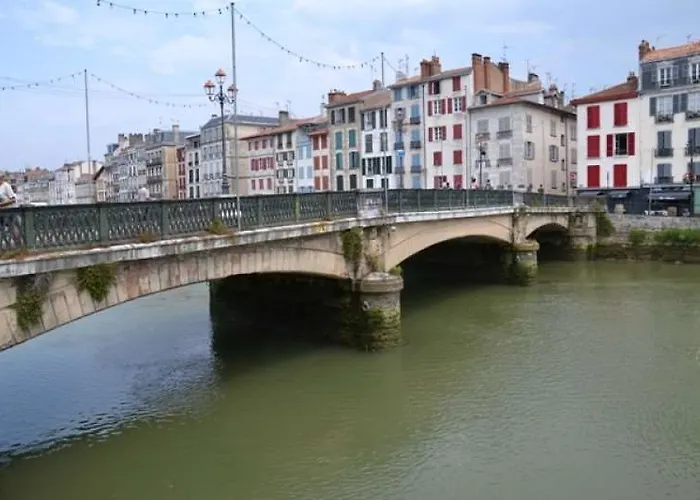 Adonis Bayonne Hotel