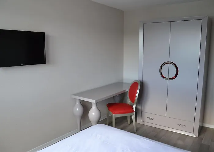 Adonis Bayonne Hotel 3*