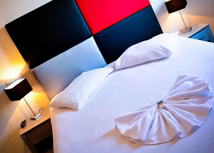 Adonis Bayonne Hotel